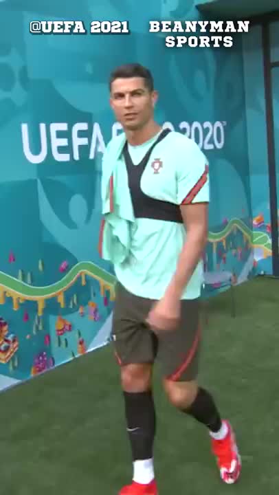 欧洲杯大战在即！C罗第一个来到球场训练