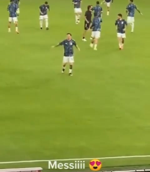 还是原来的配方！梅西麻袋式热身