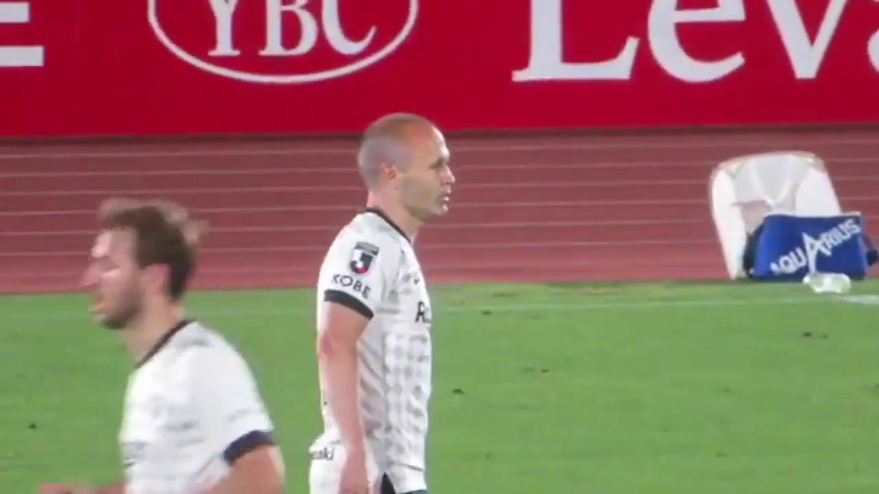 宝刀不老!伊涅斯塔生涯首个直接任意球破门(伊涅斯塔进球)