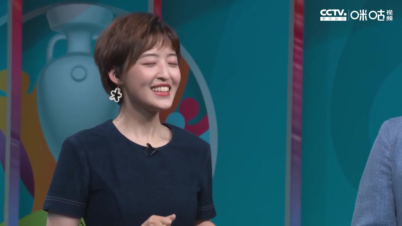 甜美笑容！杨茗茗：欧洲杯能看看C罗就心满意足了（杨茗茗鏖战欧洲杯）