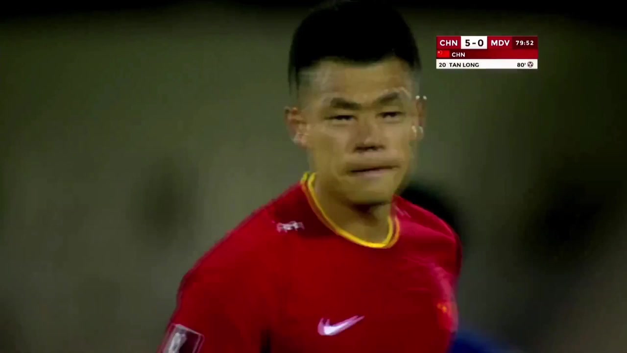 国足5-0！谭龙门前头球破门斩获国家队处子球（国足谭龙身高多少）