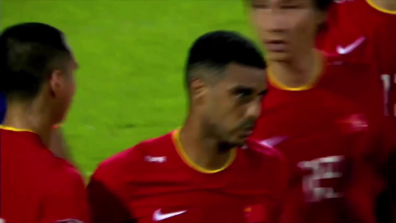 国足边路传中造险情 阿兰禁区内推射扩大比分（比7-0更震撼!阿兰国足首秀这一幕感动3万人）