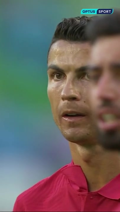 国外网友恶搞C罗任意球打翻宇航员（c罗假扮路人）