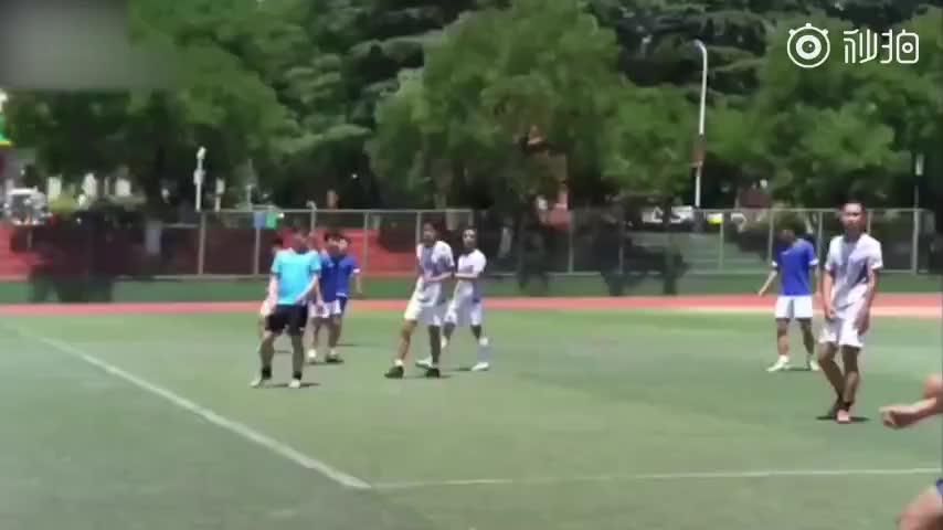 合肥某高校上演快乐足球5秒内3中横梁，全场给跪了