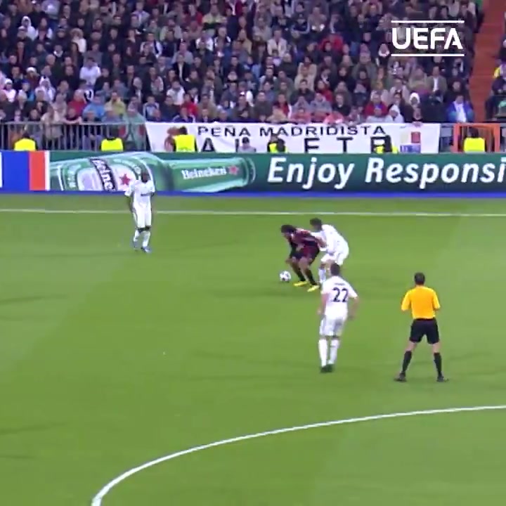 不在巅峰时的小罗依然戏耍拉莫斯（小罗调侃拉莫斯）