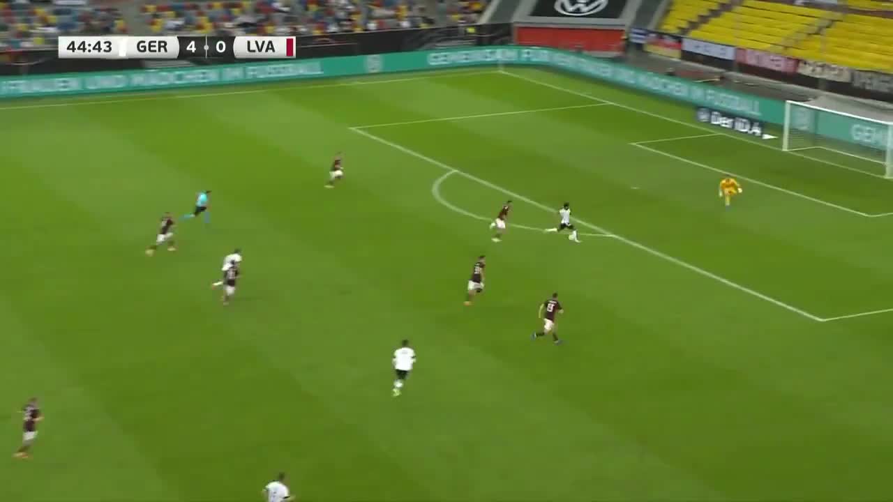 胡梅尔斯这脚外脚背助攻骚出天际（胡梅尔斯外号）