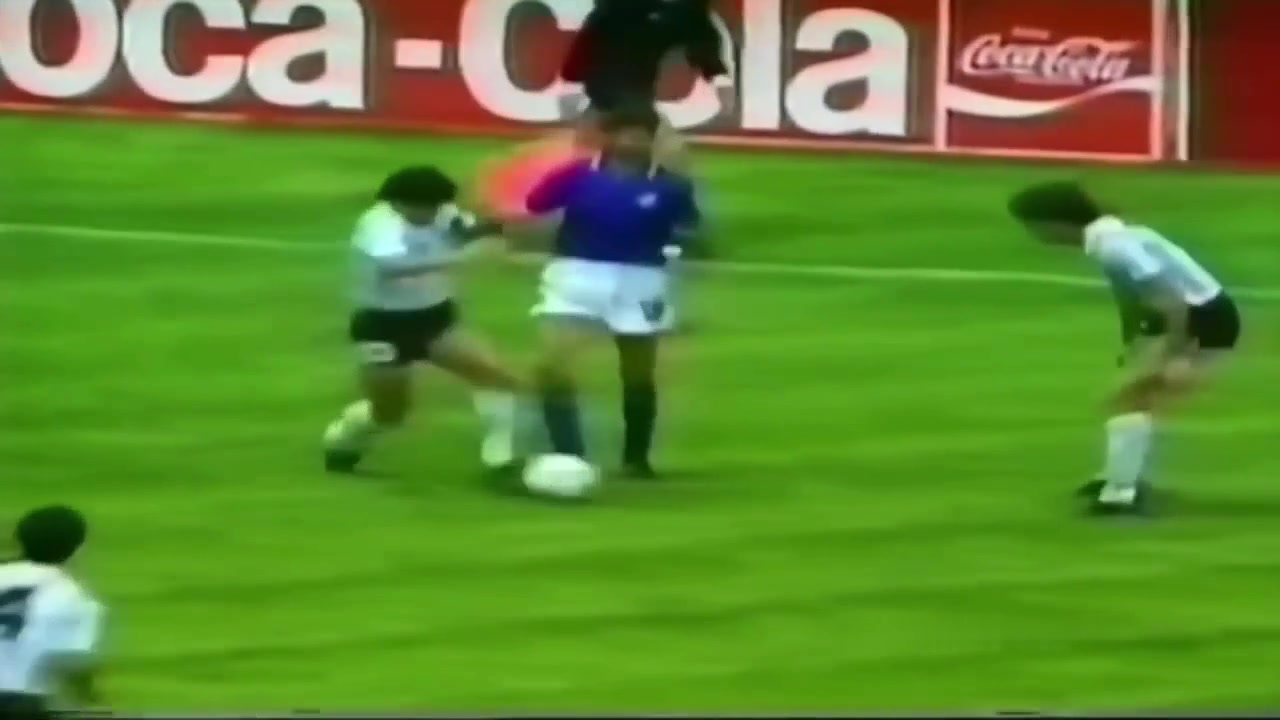 防守同样出色！马拉多纳的防守抢断技术（如何防守马拉多纳）