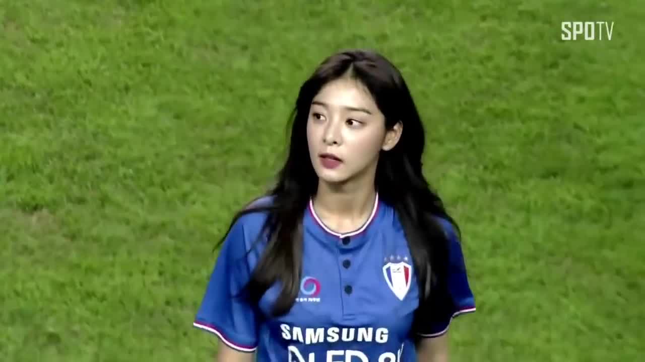 这也太美了！韩国女星K联赛现场开球（这也太美了!韩国女星k联赛现场开球视频）