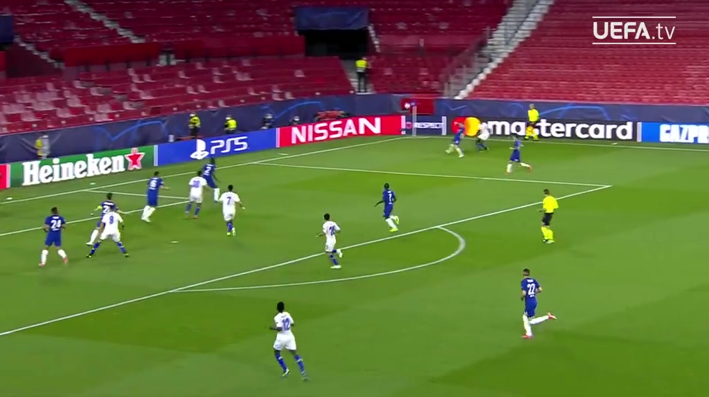 欧冠赛季最佳进球！波尔图前锋塔雷米倒钩（塔雷米 波尔图）