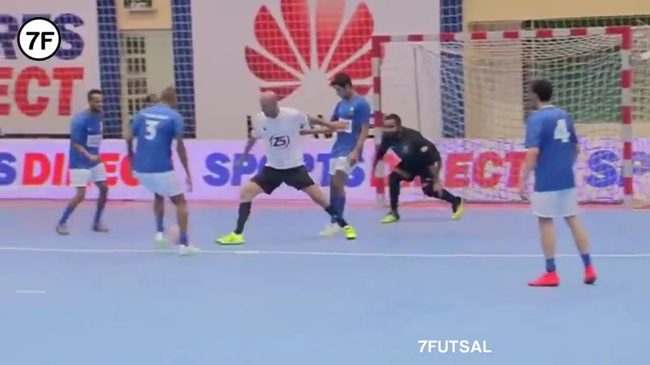 五人制球场上的齐达内有多秀？（齐达内五人制足球）