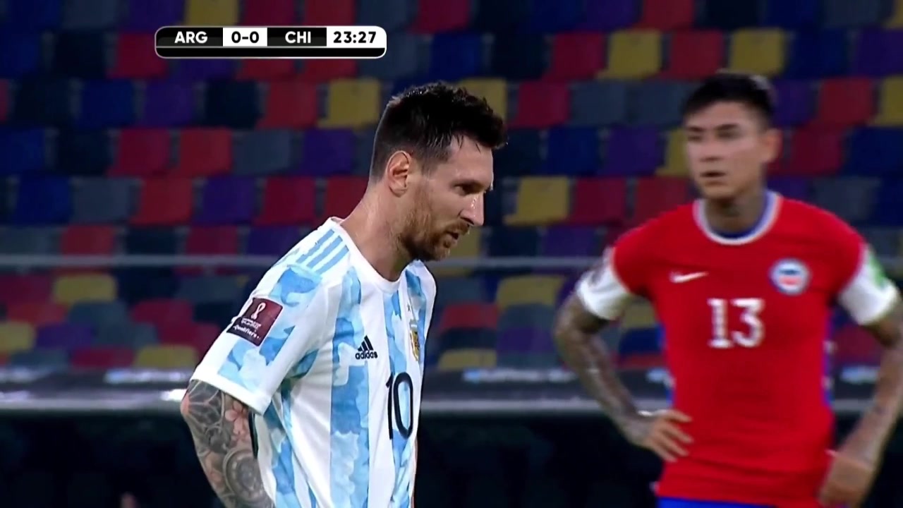 劳塔罗禁区造点球 梅西主罚骗过布拉沃稳稳命中（劳塔罗与梅西）