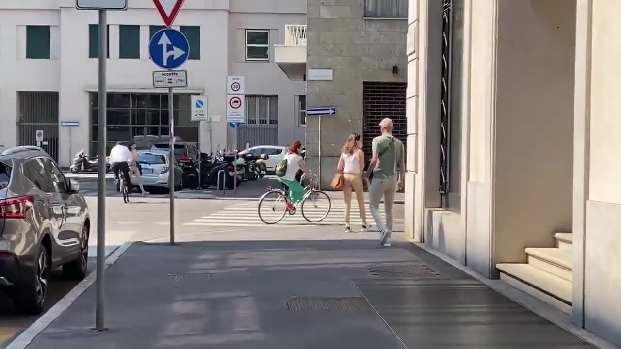 走在时尚前沿！齐达内米兰街头散步（齐达内 ac米兰）