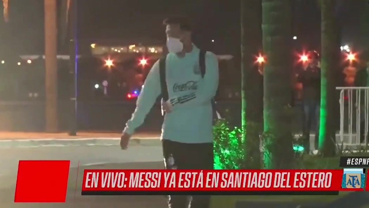 我是谁，我在哪？抵达比赛地，梅西下车后迷迷糊糊