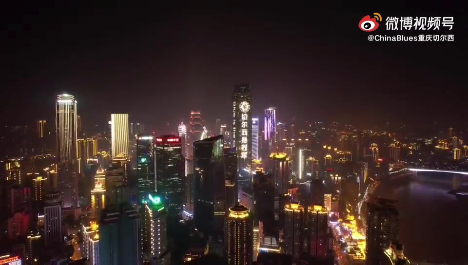 有心啊！重庆车迷投屏庆祝夺欧冠（重庆车友论坛）