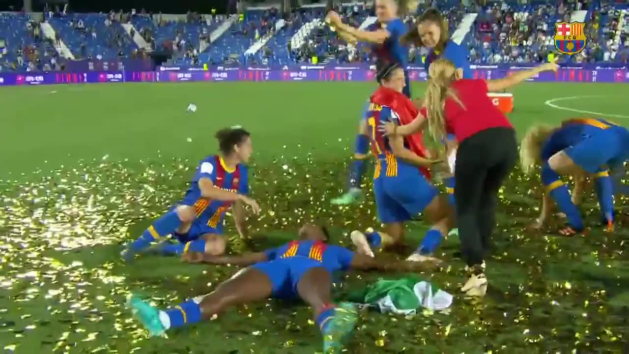 女生的快乐你不懂！巴萨女足小姐姐庆祝夺冠