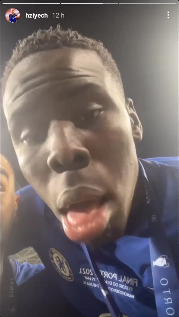 谜之操作！祖玛对着镜头竟做出这些动作（祖玛过人视频）