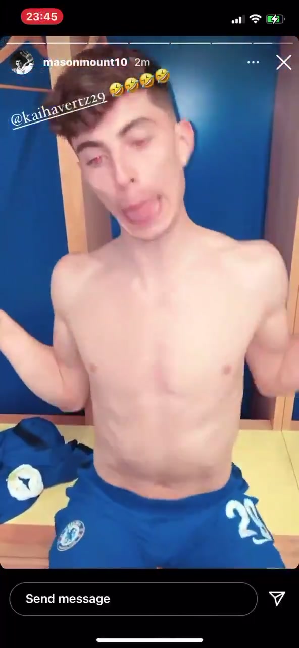 这什么鬼？哈弗茨在更衣室怪异动作庆祝（哈弗茨更衣室视频）