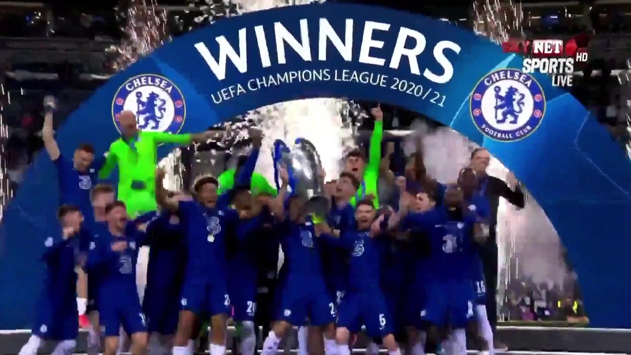 蓝军队史第2座欧冠！切尔西群星高举大耳朵杯庆祝（蓝军切尔西夺得欧冠）