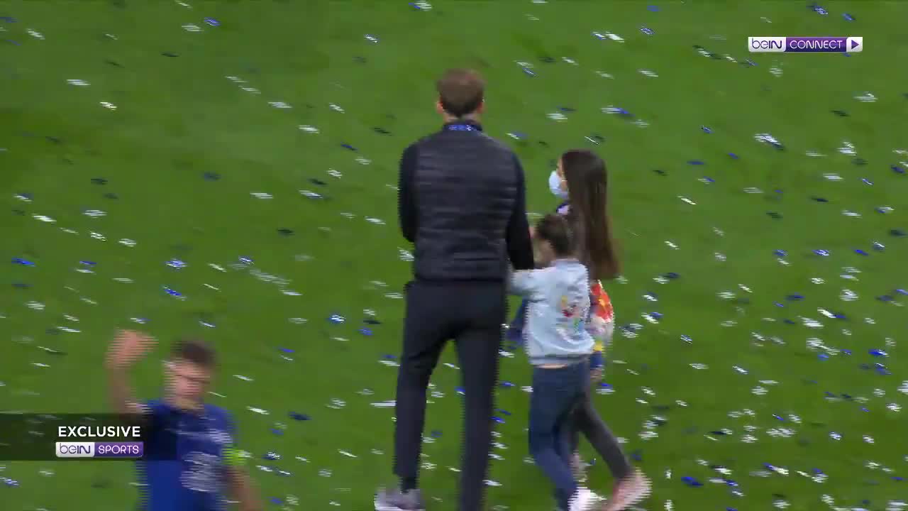 人生赢家！图赫尔赛后与两小女儿场内庆祝冠军（图赫尔球员时期踢什么位置）