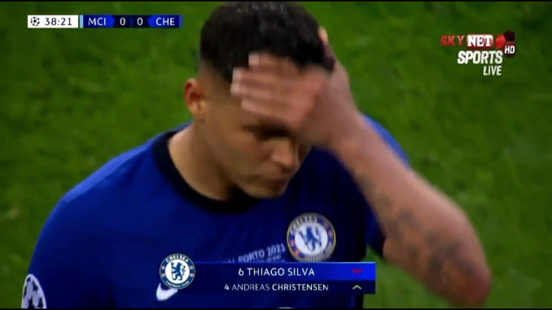 切尔西半场损失一员大将 席尔瓦大腿拉伤离场（切尔西替补席）