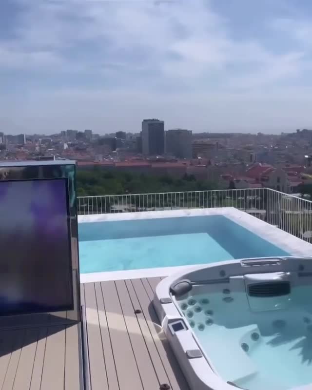 风景如何？C罗在里斯本的新公寓楼顶训练（c罗在里斯本的豪宅）