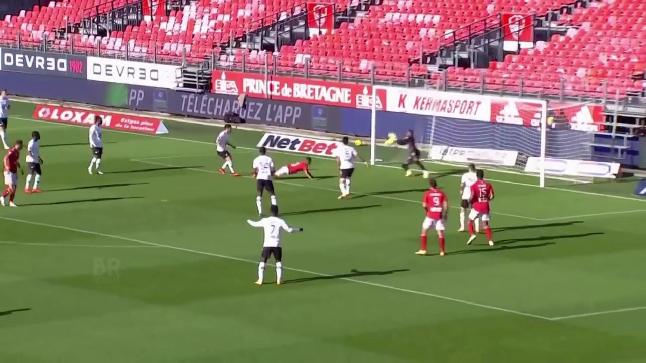 加盟米兰！里尔门神迈尼昂个人精彩扑救（里尔门将迈尼昂）