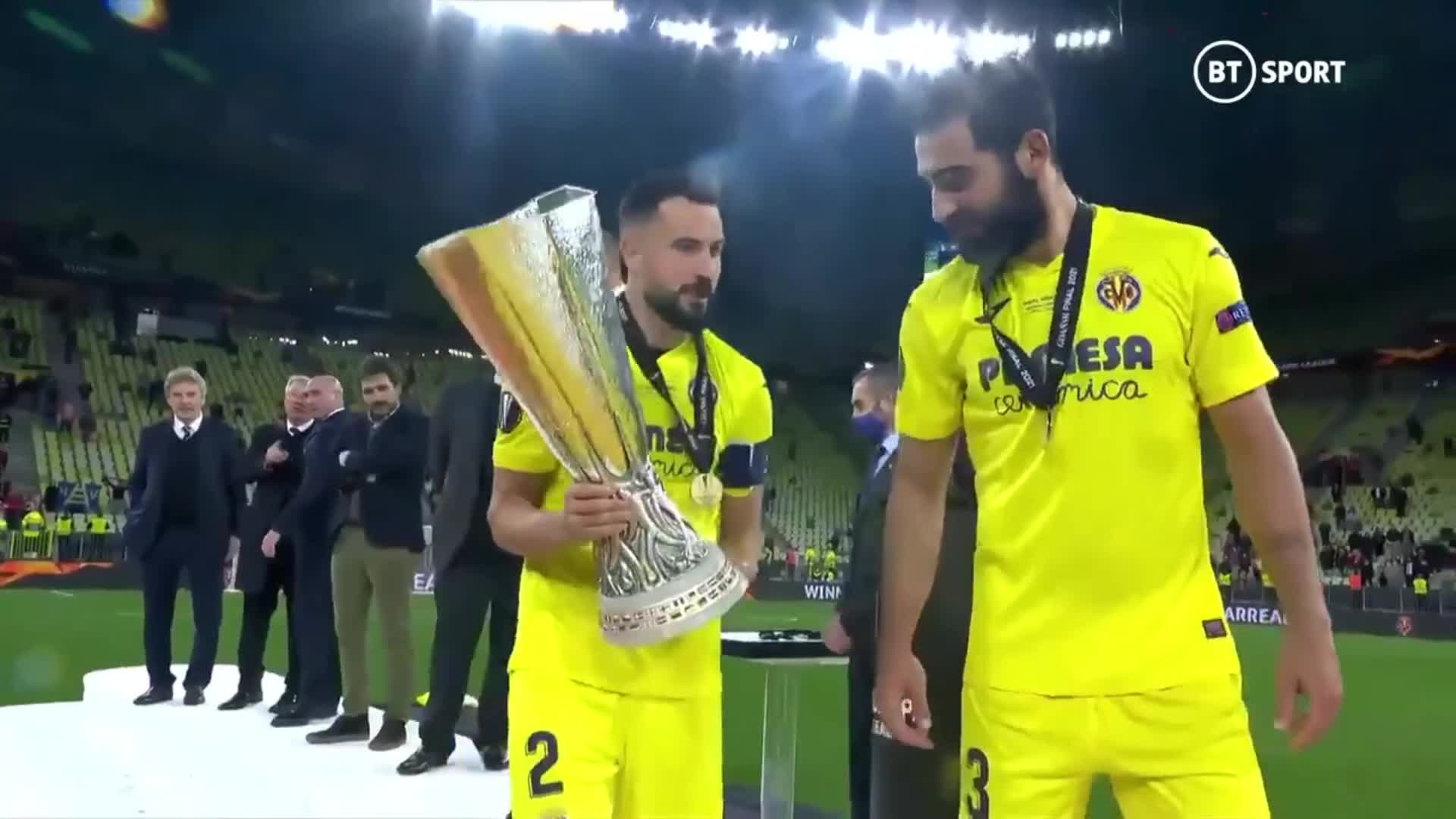 太不容易了！建队98年 黄潜终夺队史首座冠军