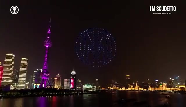 炫酷！上海国米球迷外滩无人机大秀（2020上海外滩无人机表演）