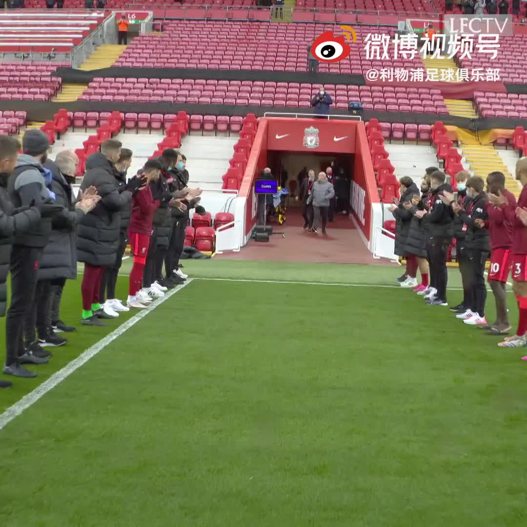 红军为35年球衣管理员卡特老爷爷列队送别