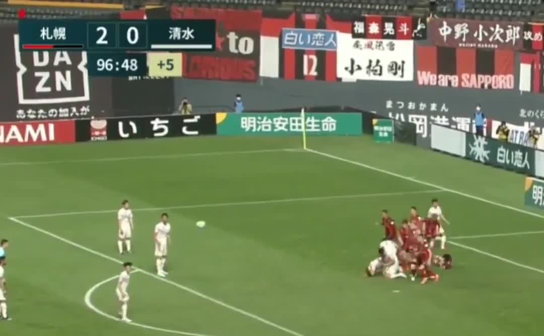 瞄着队友打的?J联赛惊现爆笑一幕(j联赛视频)