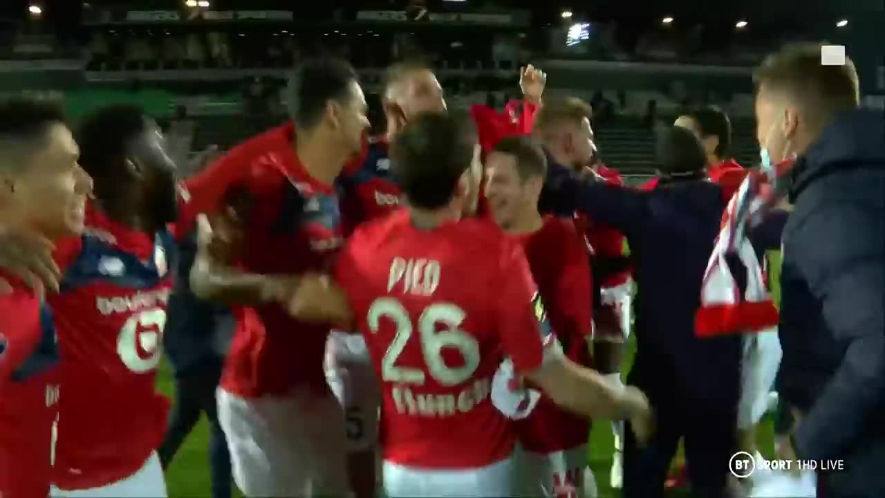 时隔10年夺冠！里尔全队赛后疯狂庆祝