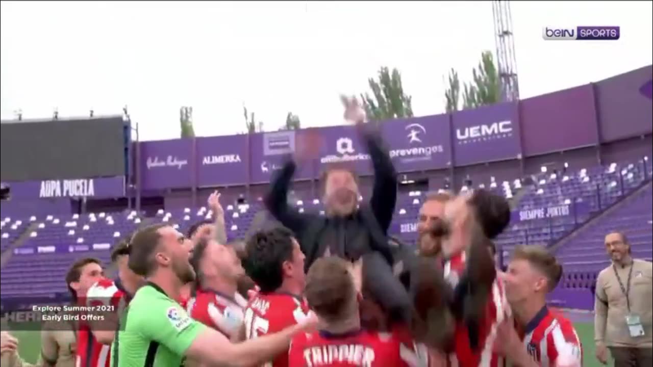 马竞教父！马竞夺冠球员抛起西蒙尼庆祝（马竞主教练西蒙尼）