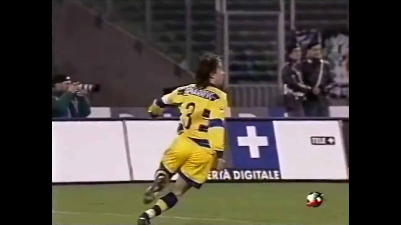 巅峰！98-99赛季帕尔马4-2战胜拥有齐达内的尤文（帕尔马 尤文）