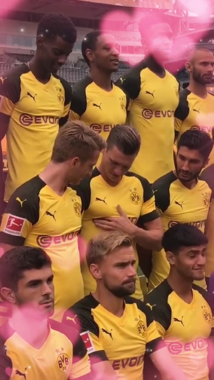 迷惑行为！队友和罗伊斯比谁的胸大（罗伊斯是队长吗）