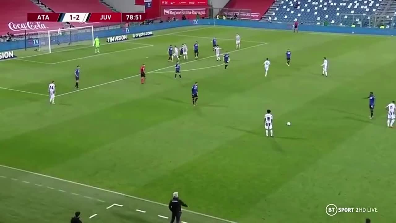 推搡挑衅!C罗怒怼亚特兰大球员(c罗对亚特兰大)