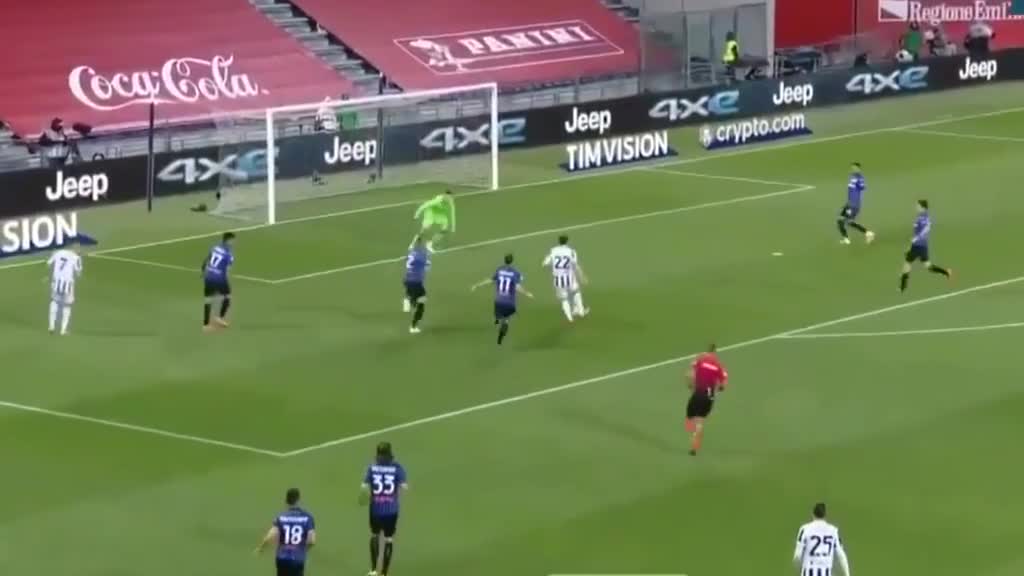 C罗禁区脚后跟送妙传 基耶萨射门击中立柱（c罗点名基耶萨）