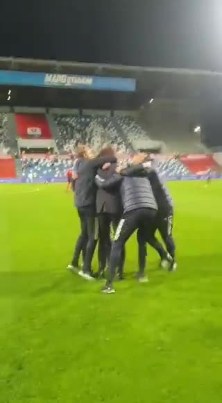 夺得意大利杯冠军！皮尔洛比赛结束疯狂庆祝（夺得意大利杯冠军!皮尔洛比赛结束疯狂庆祝视频）