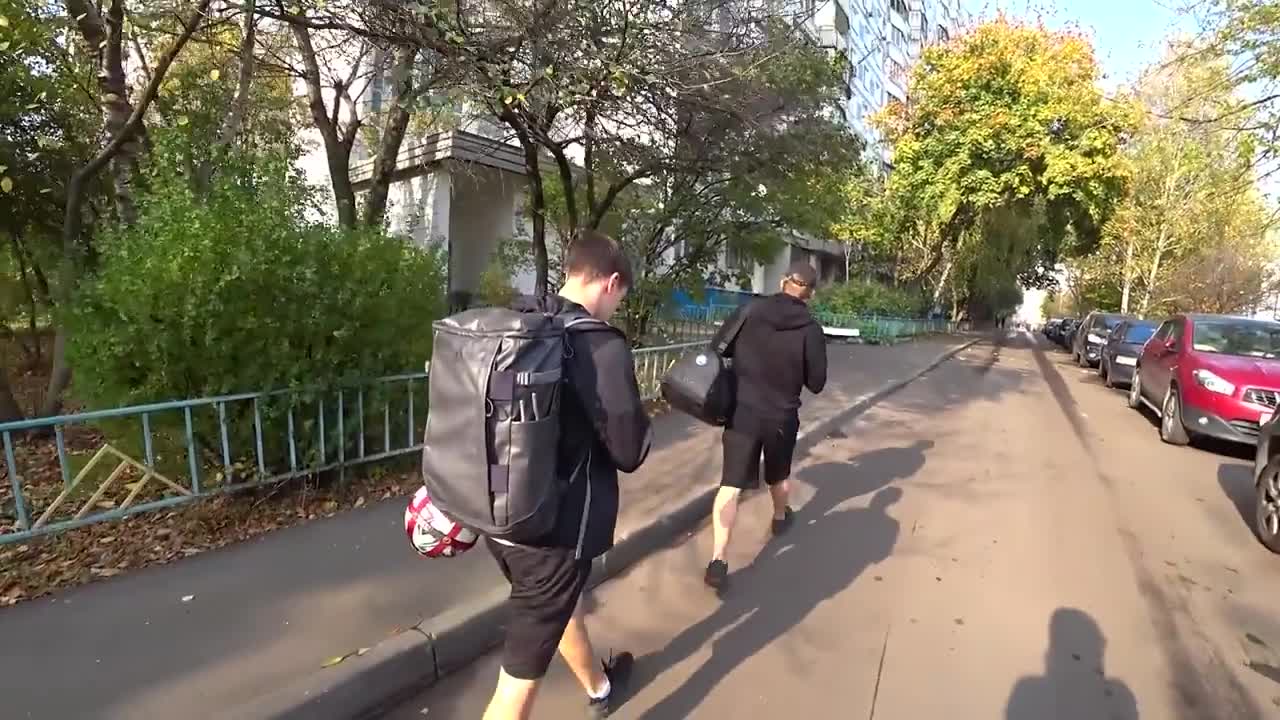 还是战斗名族会玩！在40层的楼顶做射门挑战，恐高慎入！（楼顶射箭）