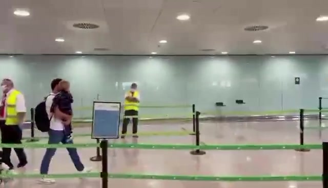 哈维抵达巴塞罗那，每体报道将与巴萨谈判（哈维 巴塞罗那）