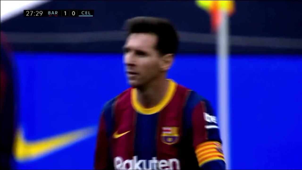 布斯克茨长传助攻 梅西禁区头球攻门建功（布斯克茨史诗级助攻梅西）