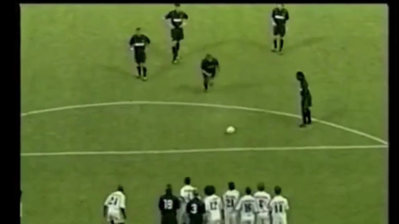 时速170公里！19岁的阿德任意球重炮破皇马