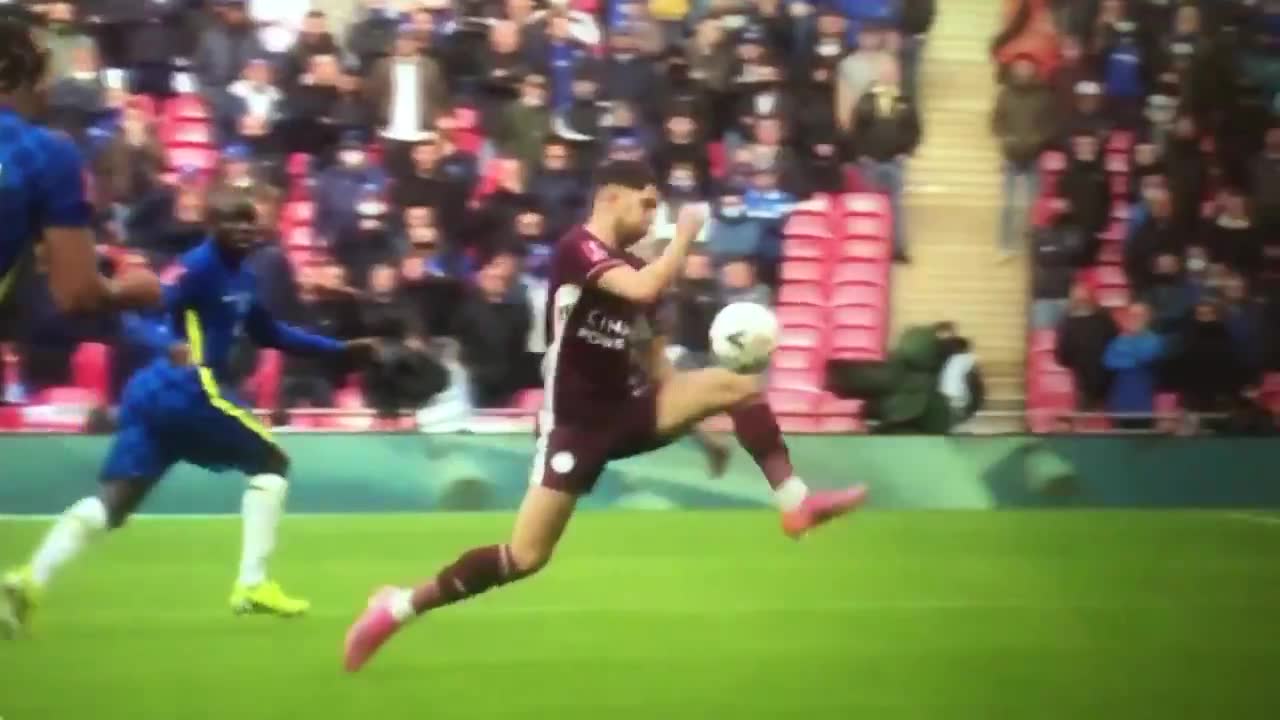 你怎么看？莱斯特进球前佩雷斯手球在先（莱斯特和佩奇）