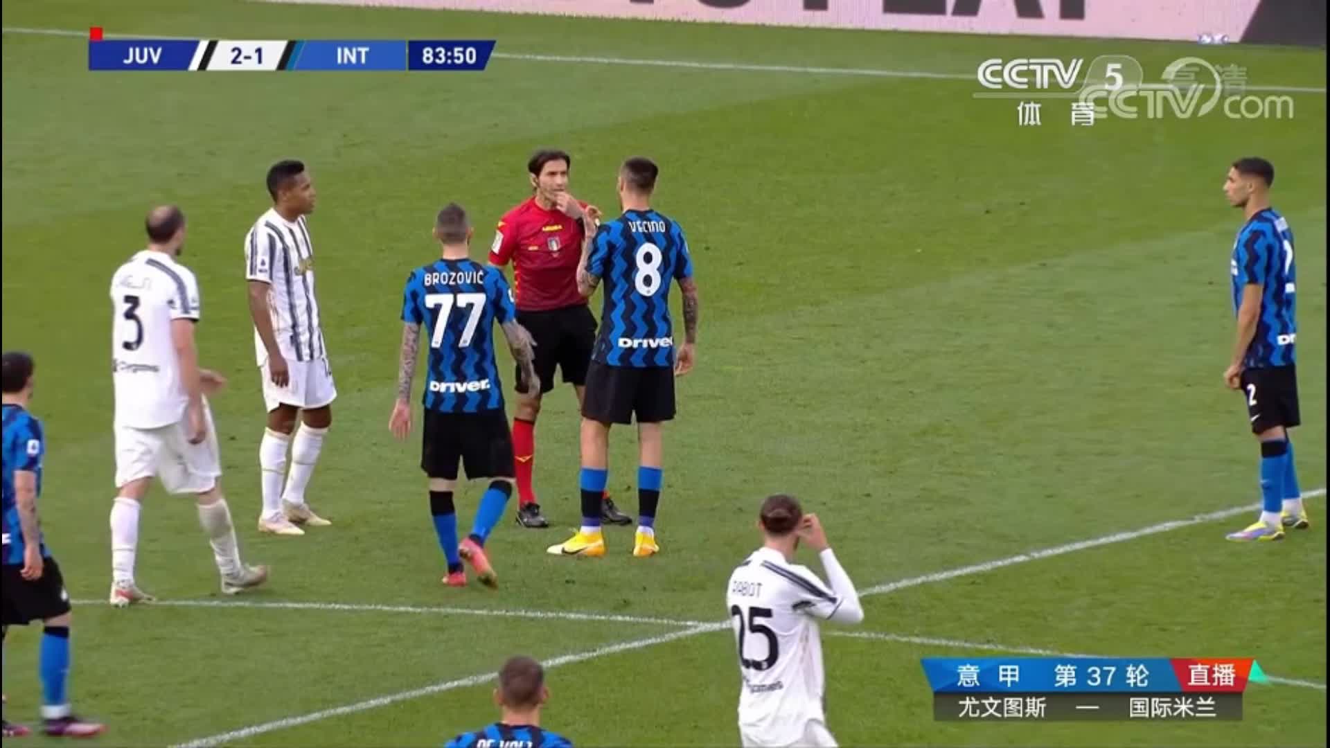 巴雷拉传中，基耶利尼自摆乌龙 裁判回看var确认进球有效（基耶萨 巴雷拉）