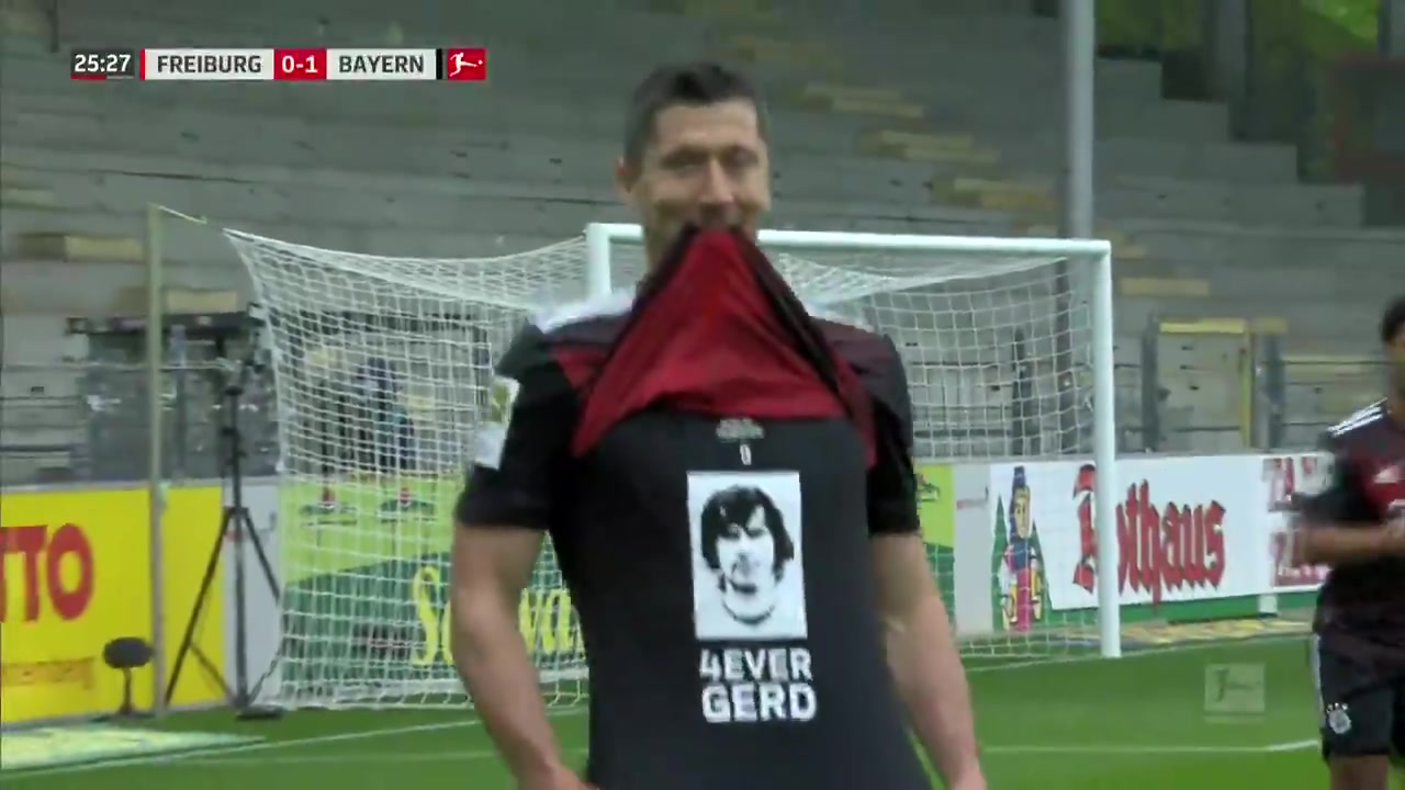 霸气十足！莱万攻入赛季联赛第40球 与盖德·穆勒并列历史第一（莱万打破盖德穆勒）