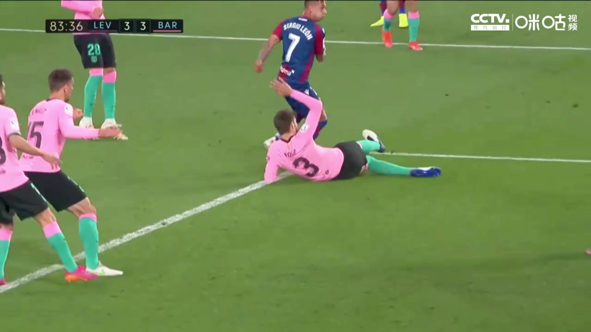 德斯特边路被晃倒莱昂破门 巴萨第82分钟被扳平（德斯特加盟巴萨）