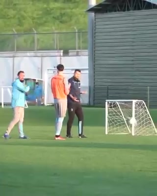 土超门将这脚法比手抛球还精准(土超球员榜)