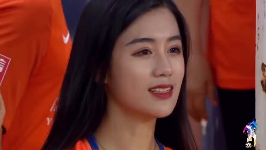 中超赛场上的场边美女球迷（中超赛场上的场边美女球迷是谁）