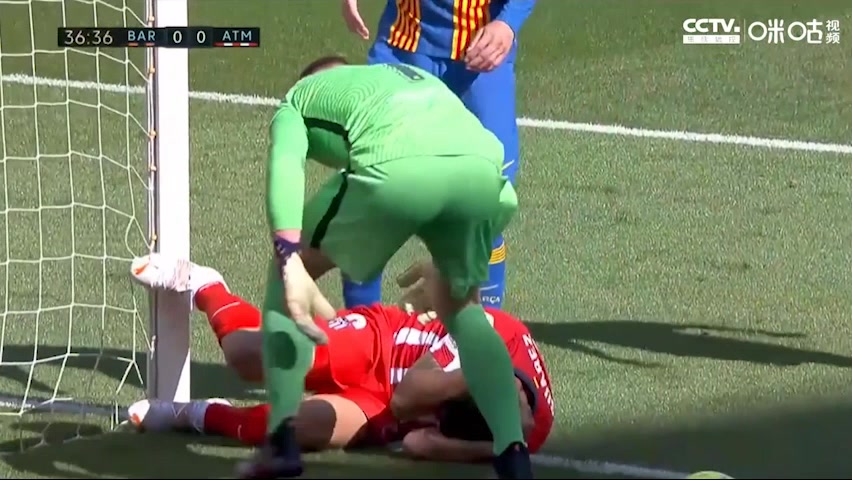 苏亚雷斯倒地要点球，特狮：不是这样！（苏亚雷斯过人视频）
