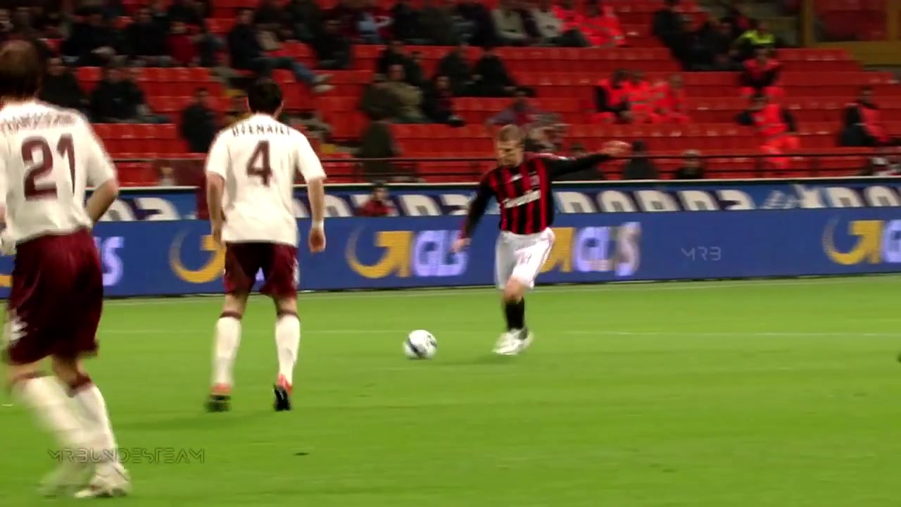 小贝首发踢的好好的 小罗上场风头直接被抢（小罗和小贝做过队友吗）