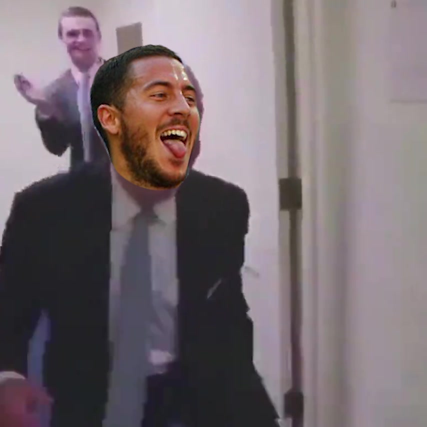 国外球迷恶搞阿扎尔赛后来到车子更衣室（阿扎尔踢球视频）